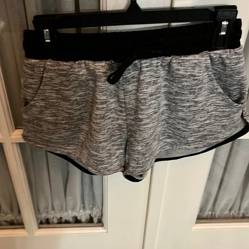 Roma Concept black and gray shorts Size M